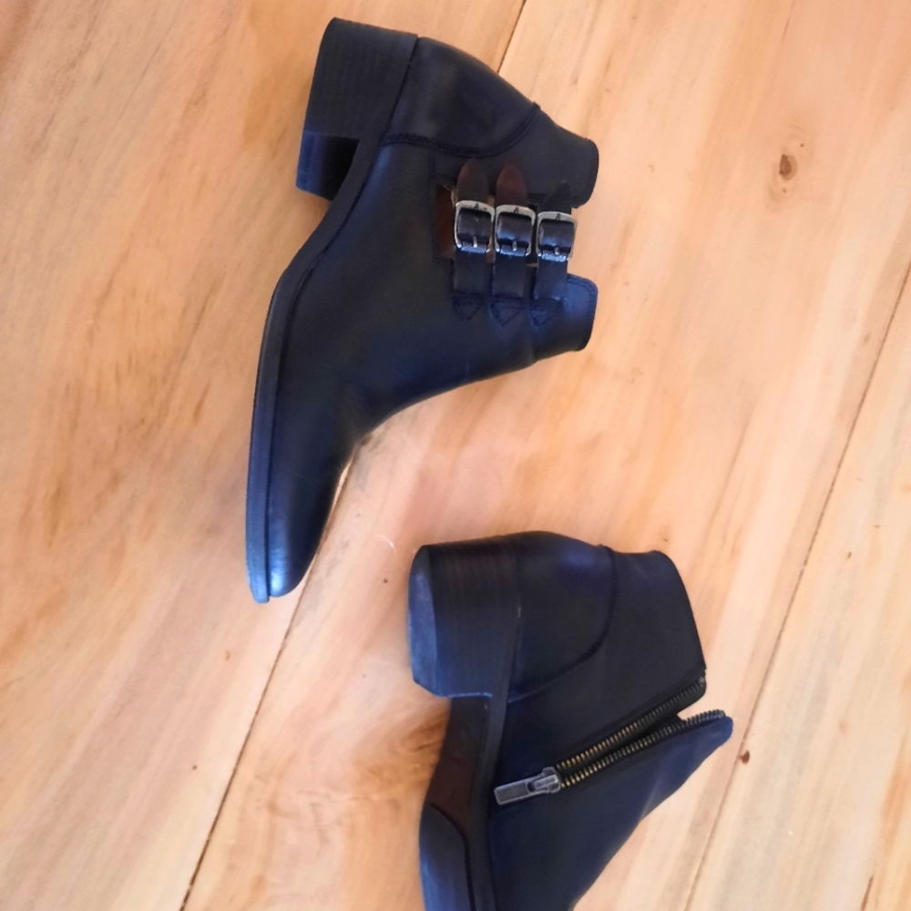 Frye Ray Belted bootie, Distresses Black Leather, Size 9